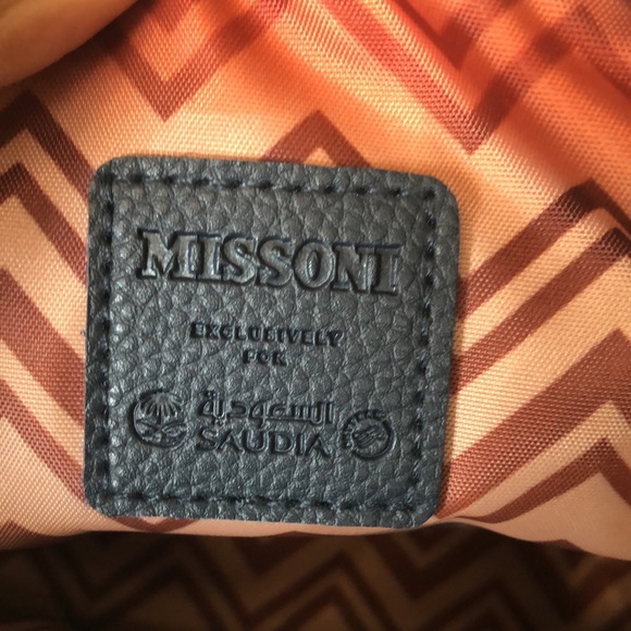 MISSONI FOR SAUDI AIRLINES dark blue vanity case. - Picture 14 of 14